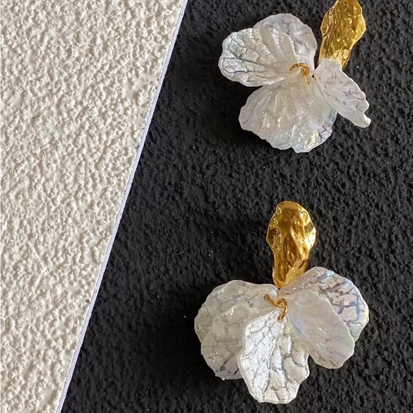 Dangle boho earrings, dangle petal earrings, dangle floral earrings - Picture 4 of 6